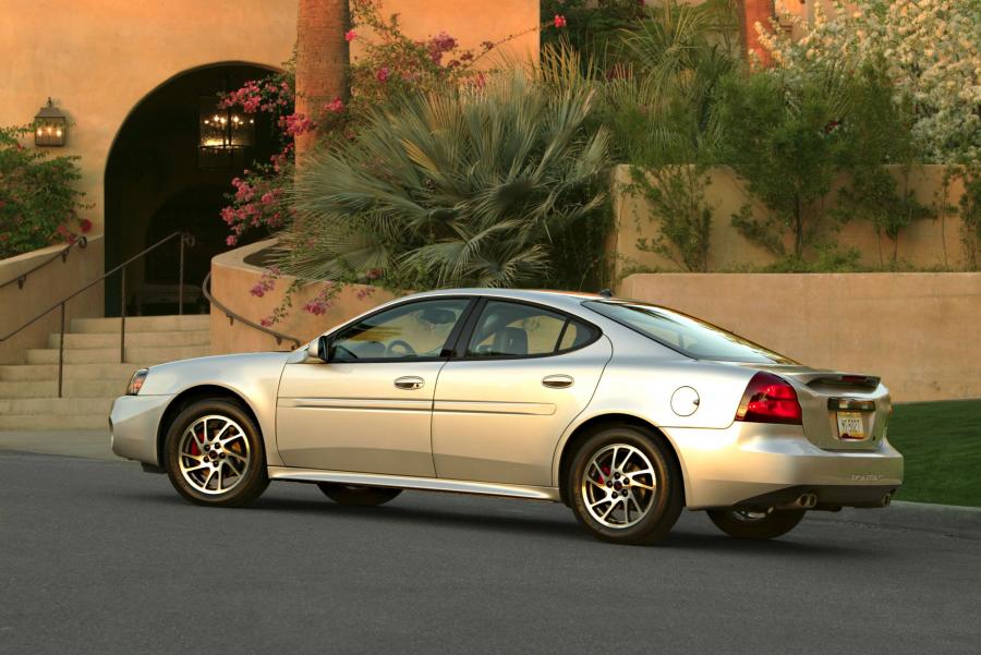  Pontiac Grand Prix 2005 года  (фото 16 из 44)